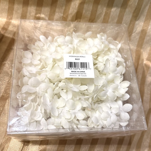 HYDRANGEA PETALS. 8115 Set of 3 6”x6” units White Flowers Craft WEDDINGSTAR INC. - Picture 6 of 7